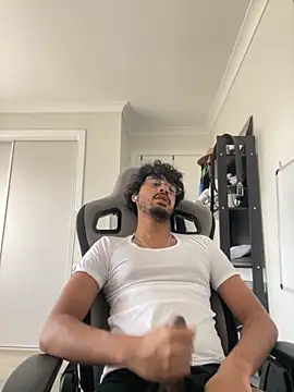 jayluvsu69 online show from November 7, 2025, 2:05 am