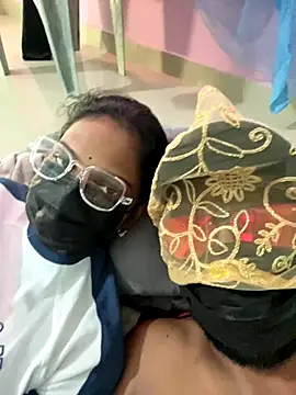 leenaboyxh online show from November 13, 2025, 9:02 am