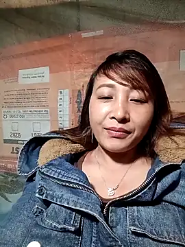 Snapshot of Missa-kute20 chatting on December 17, 2025, 2:11 pm Missa-kute20 online show from December 17, 2025, 2:11 pm