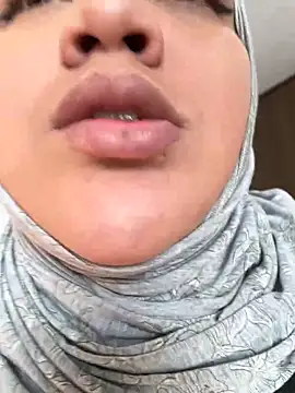 sweetmuslim01 online show from March 15, 2025, 9:49 pm