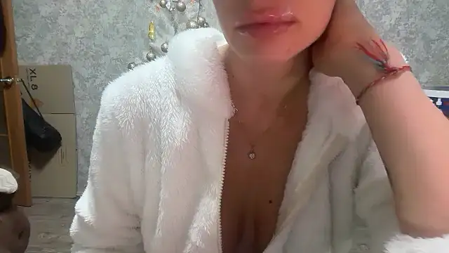 Snapshot of Angelinaa19 chatting on January 14, 2026, 8:45 pm Angelinaa19 online show from January 14, 2026, 8:45 pm