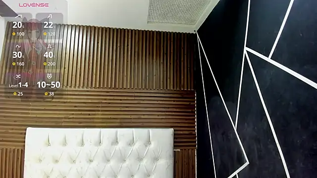 ZarinaWynne online show from April 10, 2026, 1:18 pm