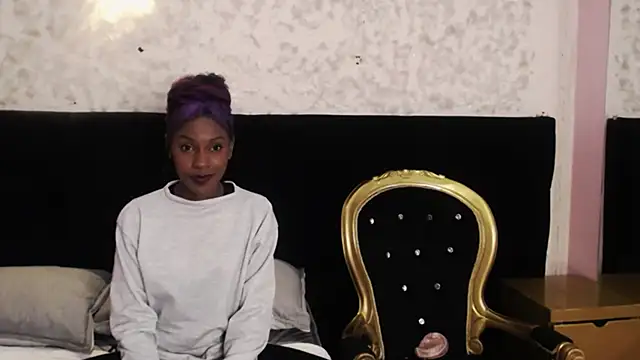 Snapshot of Aliis_Love chatting on February 12, 2026, 5:07 am Aliis Love online show from February 12, 2026, 5:07 am