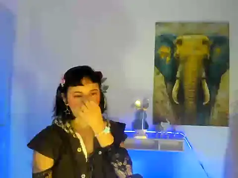 Hollysquirtx online show from November 7, 2025, 1:15 pm