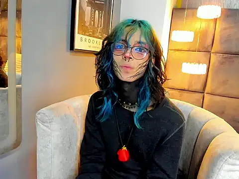 luxiel  online show from March 31, 2026, 9:06 pm