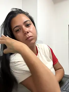 LorieFerrer online show from November 12, 2025, 3:49 pm