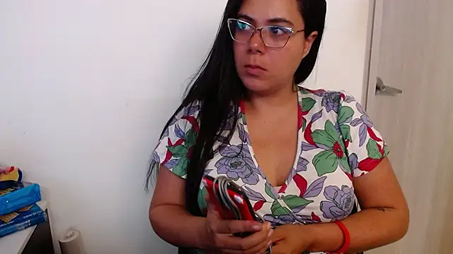 LorieFerrer online show from March 7, 2025, 4:22 pm