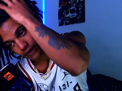 Snapshot of Arthur_1126 chatting on February 8, 2026, 2:04 pm Arthur 1126 online show from February 8, 2026, 2:04 pm