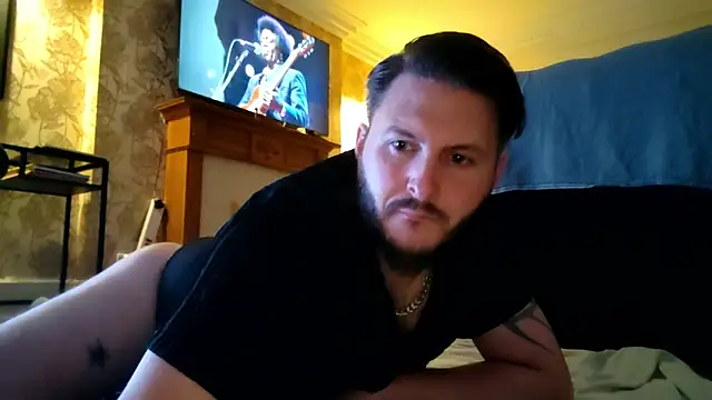 Dragonite2626 online show from November 18, 2025, 2:05 am