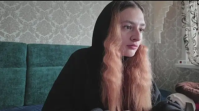 SweetLiaison online show from April 16, 2026, 6:03 am