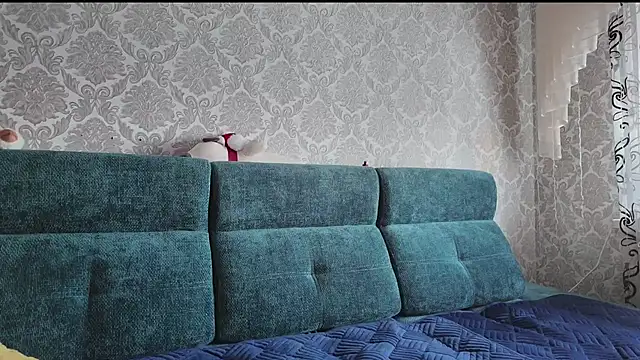 SweetLiaison online show from February 5, 2026, 1:29 pm