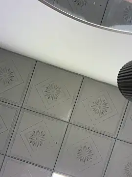 Snapshot of Cara-02 chatting on November 17, 2025, 4:33 pm Cara-02 online show from November 17, 2025, 4:33 pm