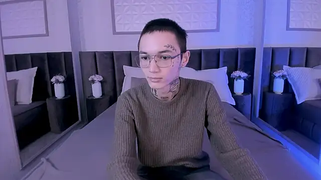 Snapshot of Ionarne chatting on November 8, 2025, 12:20 pm Ionarne online show from November 8, 2025, 12:20 pm