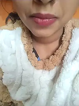 Sexy Divya   online show from December 19, 2025, 5:43 am