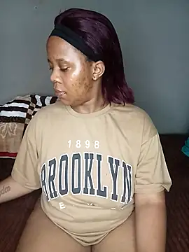 Snapshot of Emmylove-xr25 chatting on November 20, 2025, 7:20 am Emmylove-xr25 online show from November 20, 2025, 7:20 am