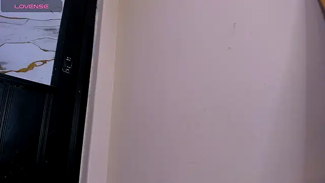 emma bloom  online show from November 9, 2025, 5:17 pm