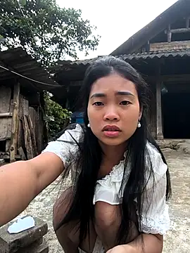 Snapshot of Lynly_k2 chatting on December 23, 2025, 12:54 am Lynly k2 online show from December 23, 2025, 12:54 am