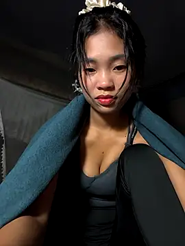 Snapshot of Lynly_k2 chatting on November 14, 2025, 12:47 am Lynly k2 online show from November 14, 2025, 12:47 am