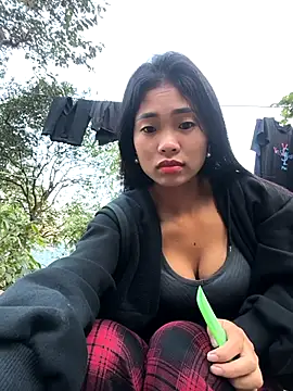 Snapshot of Lynly_k2 chatting on November 22, 2025, 12:10 am Lynly k2 online show from November 22, 2025, 12:10 am