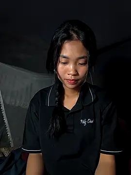 Snapshot of Lynly_k2 chatting on December 4, 2025, 10:14 am Lynly k2 online show from December 4, 2025, 10:14 am