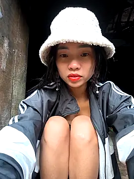 Snapshot of Lynly_k2 chatting on November 16, 2025, 1:10 am Lynly k2 online show from November 16, 2025, 1:10 am