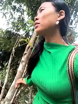 Snapshot of Lynly_k2 chatting on December 21, 2025, 5:20 am Lynly k2 online show from December 21, 2025, 5:20 am