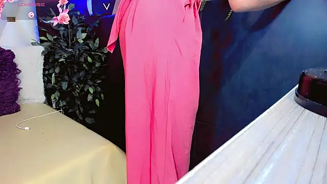 AnnaRouseQueen online show from April 1, 2026, 8:17 pm