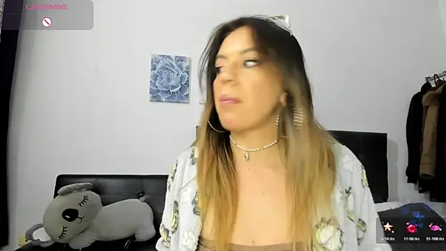 Snapshot of ariannawil chatting on February 9, 2026, 11:03 pm ariannawil online show from February 9, 2026, 11:03 pm