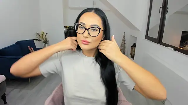 AnyaEvy online show from November 12, 2025, 5:33 am