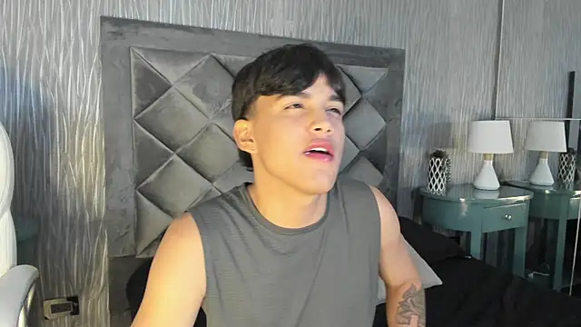 Snapshot of Mike_Harper chatting on November 9, 2025, 3:32 am Mike Harper online show from November 9, 2025, 3:32 am