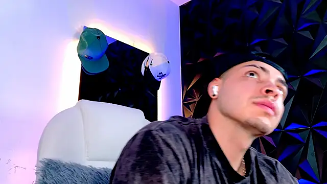 Maxwell Dupont online show from December 2, 2025, 9:16 pm