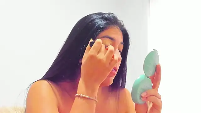 lunnarosse online show from November 28, 2025, 12:49 pm