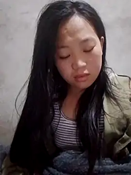 Yumiik2kk online show from November 28, 2025, 8:42 pm