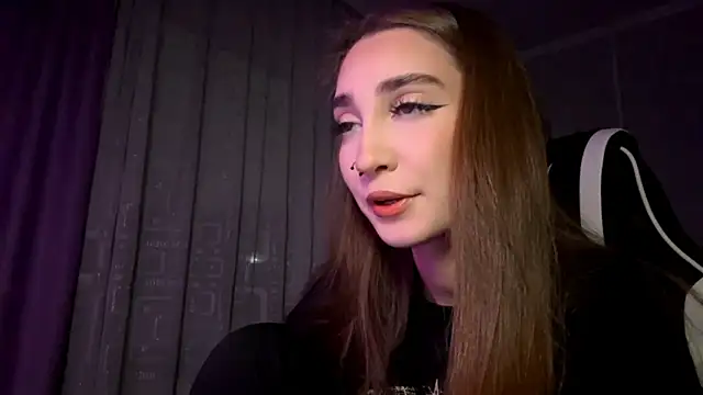 Snapshot of HollyPaw chatting on November 8, 2025, 7:39 pm HollyPaw online show from November 8, 2025, 7:39 pm