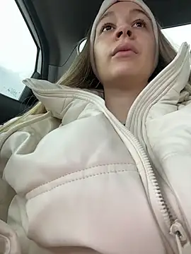 Snapshot of SashaCatt chatting on January 19, 2026, 8:40 am SashaCatt online show from January 19, 2026, 8:40 am