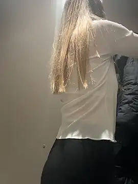 Snapshot of SashaCatt chatting on March 3, 2026, 8:10 am SashaCatt online show from March 3, 2026, 8:10 am