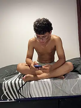 08Stiven08 online show from December 3, 2025, 10:31 pm