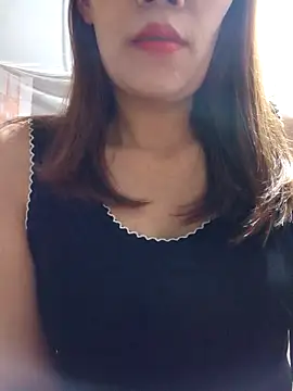 Snapshot of Hini68 chatting on November 16, 2025, 12:10 pm Hini68 online show from November 16, 2025, 12:10 pm