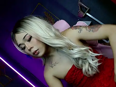 Snapshot of slutty_lauraxxx chatting on February 15, 2026, 7:51 am slutty lauraxxx online show from February 15, 2026, 7:51 am