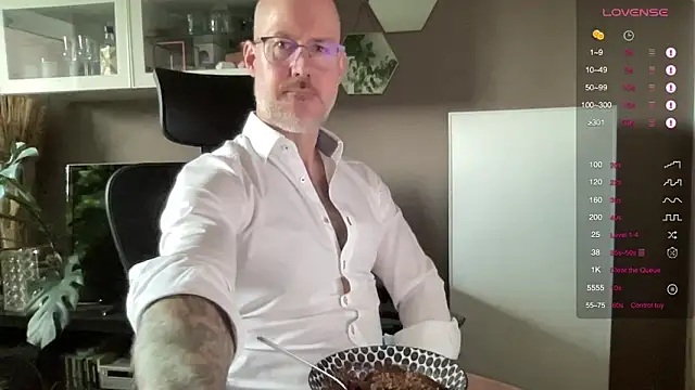 Snapshot of the_new_fit_rubinho chatting on February 26, 2026, 8:36 am the new fit rubinho online show from February 26, 2026, 8:36 am