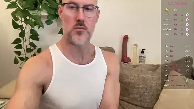 Snapshot of the_new_fit_rubinho chatting on December 15, 2025, 4:02 pm the new fit rubinho online show from December 15, 2025, 4:02 pm