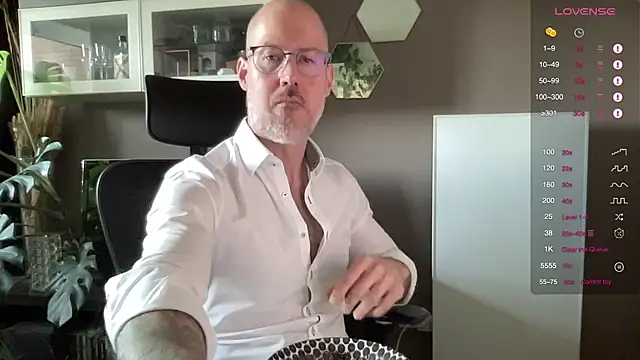 Snapshot of the_new_fit_rubinho chatting on March 18, 2026, 8:50 am the new fit rubinho online show from March 18, 2026, 8:50 am