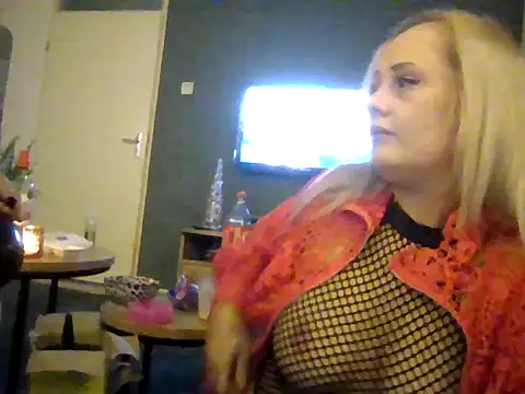 Snapshot of lorenarowena chatting on November 14, 2025, 12:25 am lorenarowena online show from November 14, 2025, 12:25 am