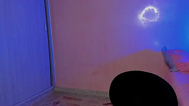 Snapshot of EmaQ0 chatting on November 13, 2025, 7:51 pm EmaQ0 online show from November 13, 2025, 7:51 pm