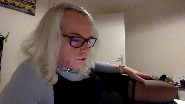 nicohumm online show from February 5, 2025, 12:20 am