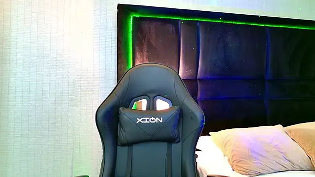 EllaEvanz online show from November 28, 2025, 7:58 pm