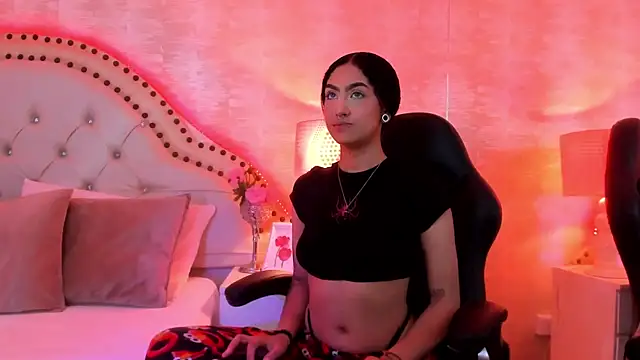 EllaEvanz online show from December 2, 2025, 7:37 pm