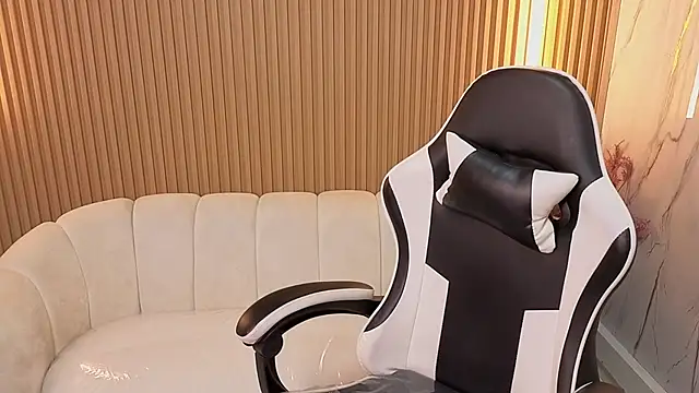 venus velvet tp online show from December 3, 2025, 7:35 pm