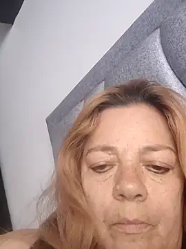 karlaanqui1 online show from May 27, 2026, 2:24 pm