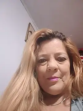 karlaanqui1 online show from December 17, 2025, 9:03 am